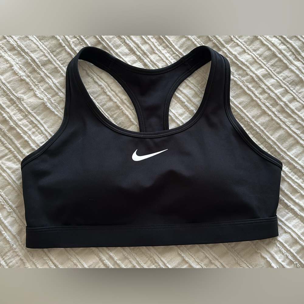 Nike Women's Black and White Sports Bra Medium
